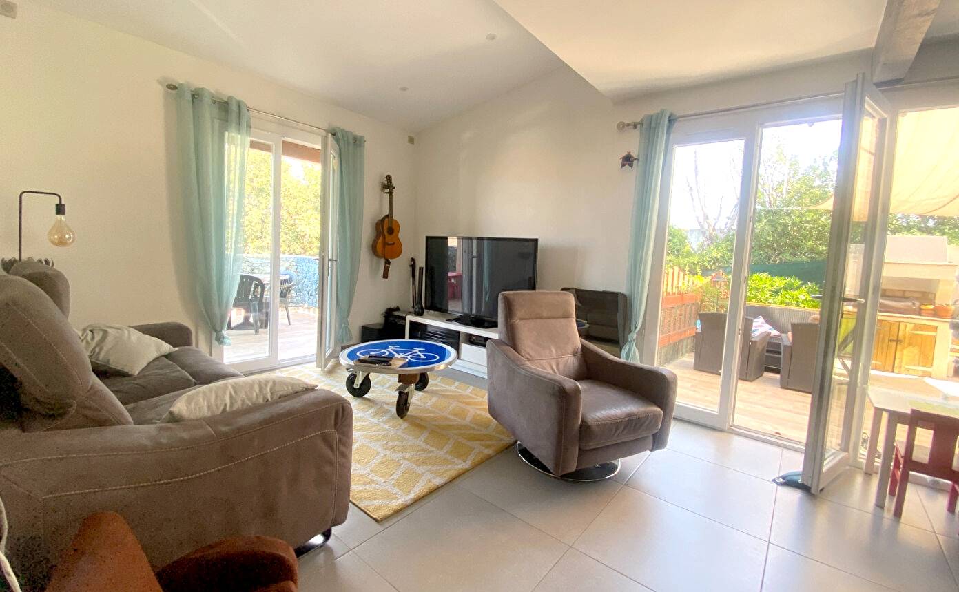 Cette maison vous a été présentée par les Agences Papazian