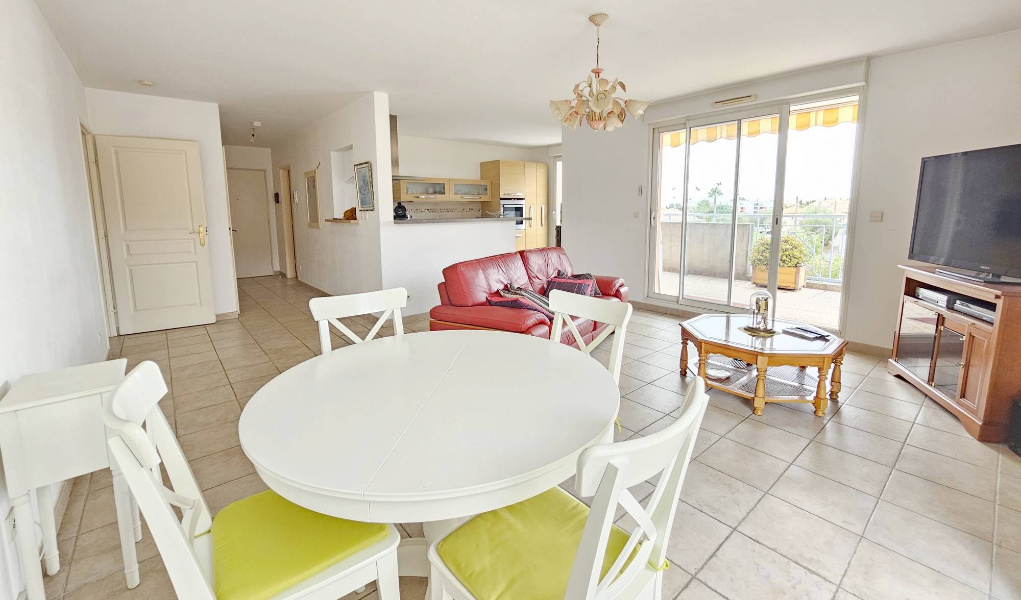 Appartement 4 pièces de 3 chambres à vendre à cinq minutes en voiture du centre-ville hyérois