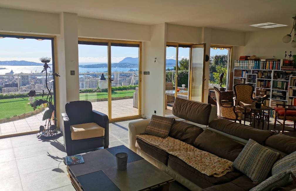 Appartement T5 avec une immense terrasse à vendre au Faron