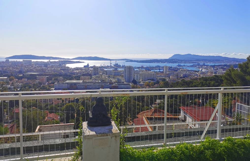 Vue mer panoramique de la plus belle rade d'Europe