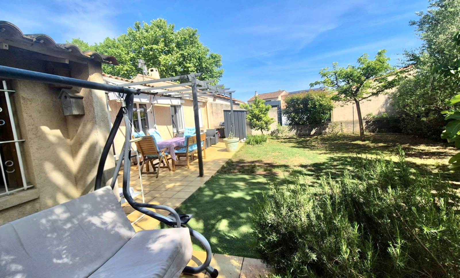 Maison de plain-pied avec jardin et garage à vendre à Cuers