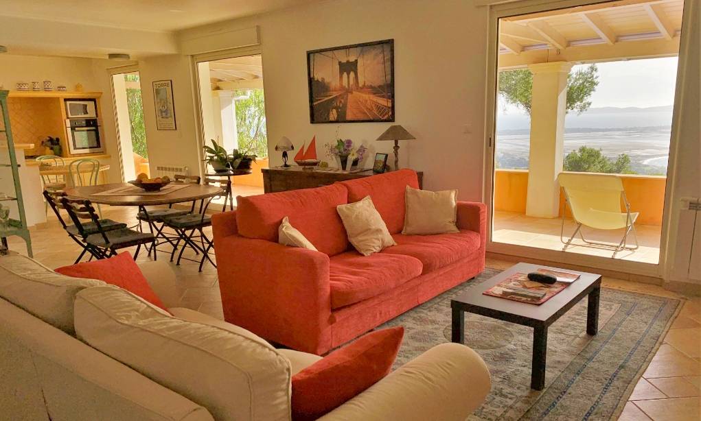 Maison familiale de type 5 avec 3 chambres à vendre par Orpi