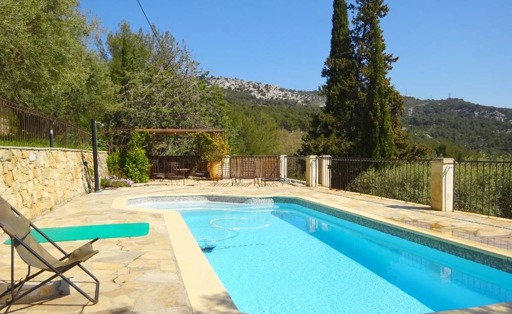 Bastide provençale avec piscine à vendre au Revest