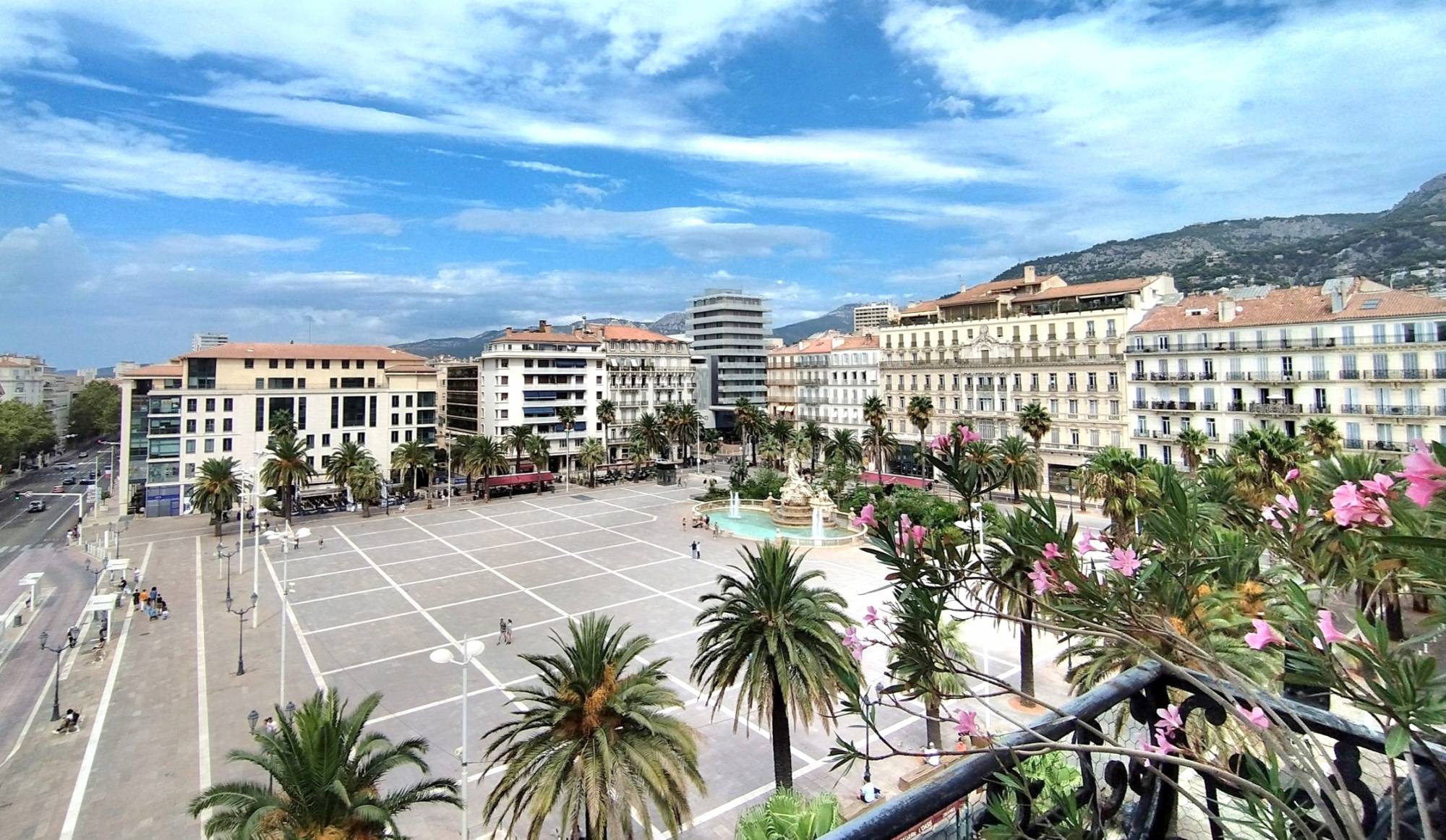 Appartement à vendre dans immeuble haussmannien sur la Place de la Liberté à Toulon
