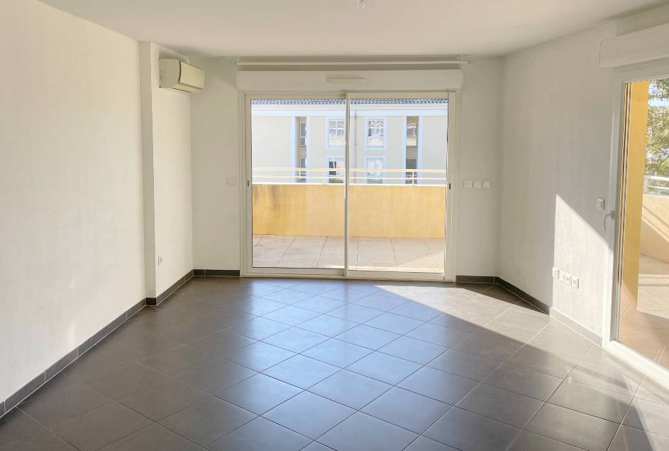 Appartement deux pièces à vendre dans une résidence avec ascenseur à proximité du centre-ville de La Garde