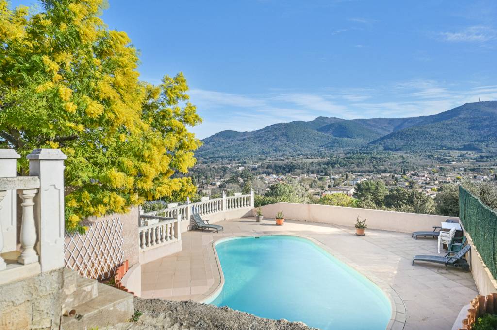 Villa en hauteur à vendre au pied du Massif des Maures