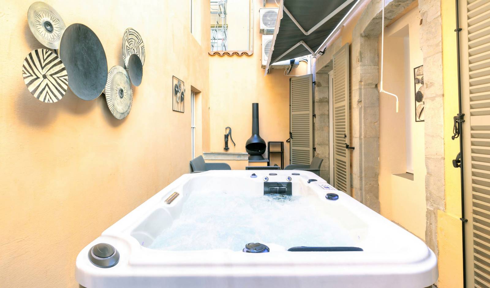 Appartement rénové avec jacuzzi à vendre dans le centre-ville de Toulon