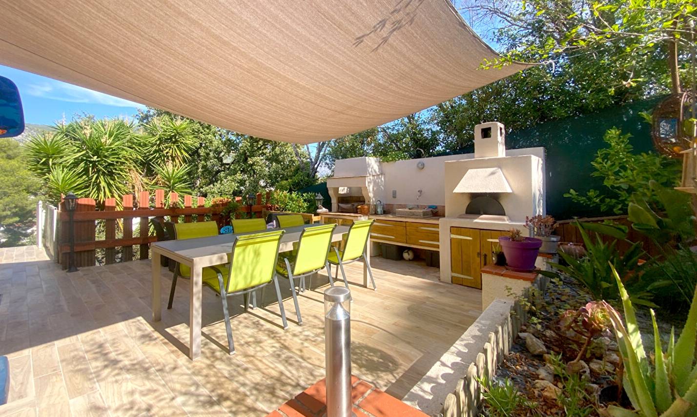 Maison en lotissement avec jardin et cuisine d'été à vendre à Toulon