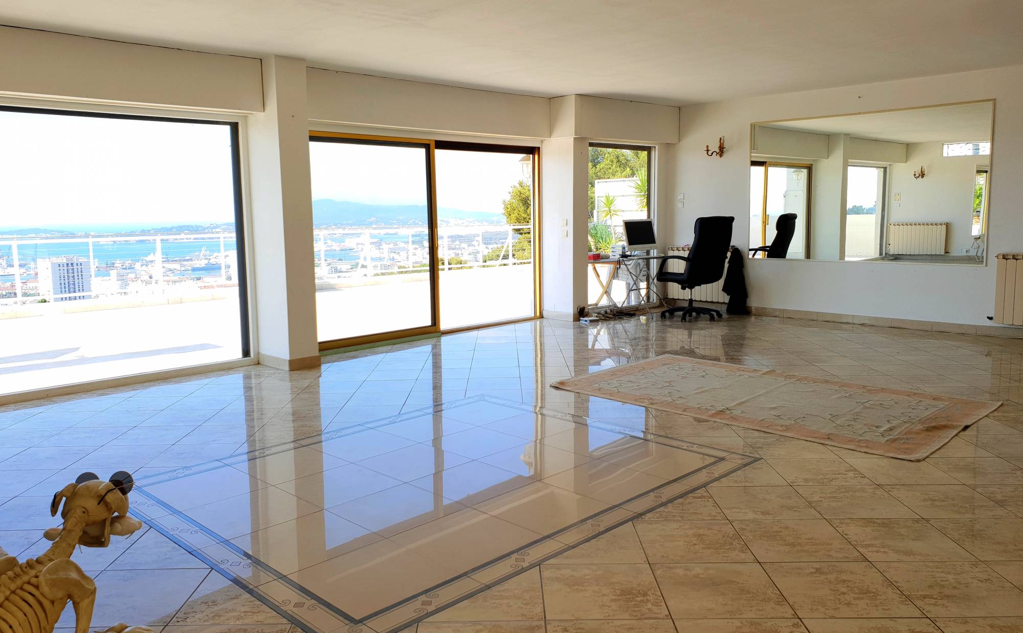 Grand séjour de 65 m²