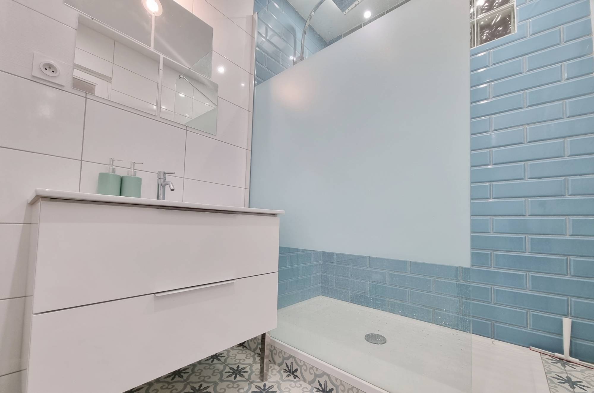 Appartement avec salle d'eau à l'italienne en commercialisation à 10 minutes à pied de la Place de la Liberté