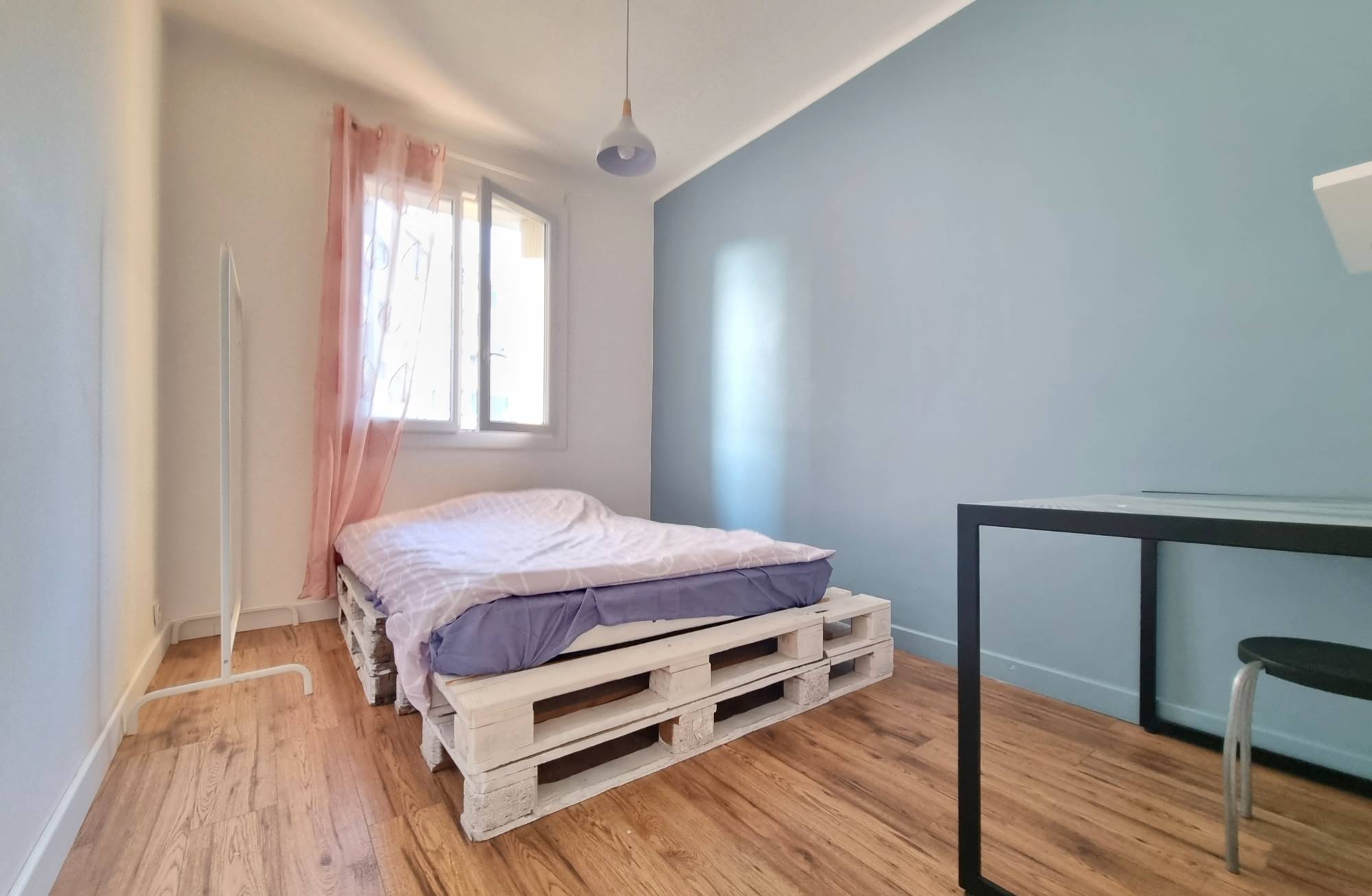 Appartement quatre pièces et dépendance à vendre dans le quartier toulonnais de Saint-Roch