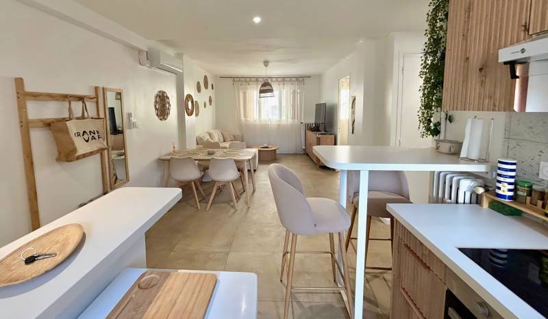 Appartement 3 pièces rénové à vendre par notre agence immobilière dans le village du Mourillon