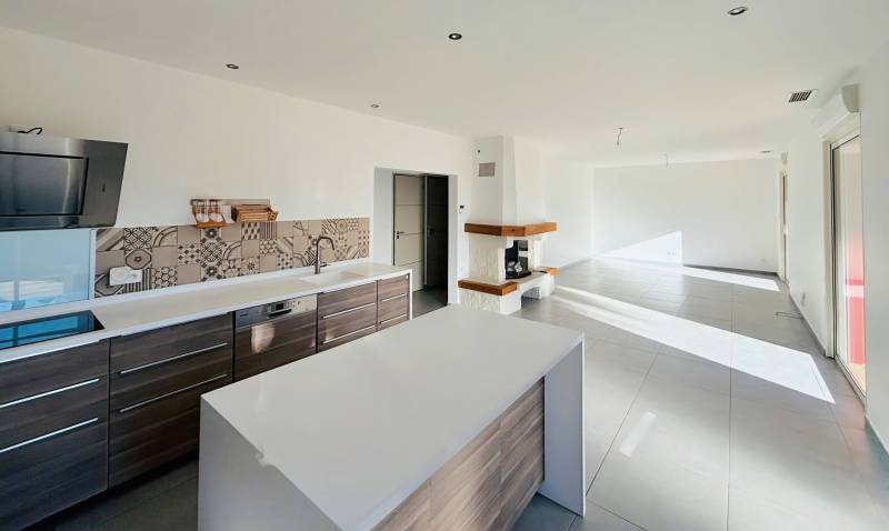 Propriété de plain-pied avec garage et piscine à vendre Chemin du Palyvestre à Hyères-les-Palmiers