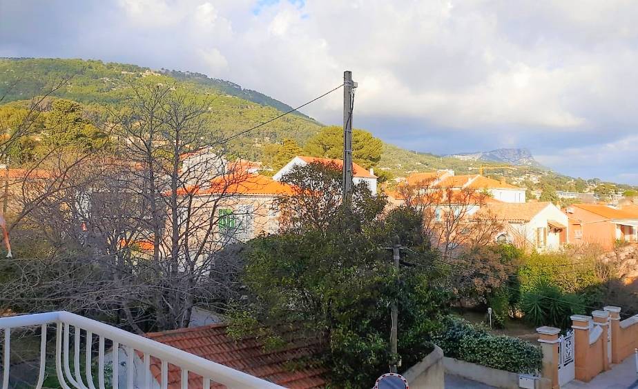 Appartement avec terrasse vendu à proximité des écoles - idéal pour les familles