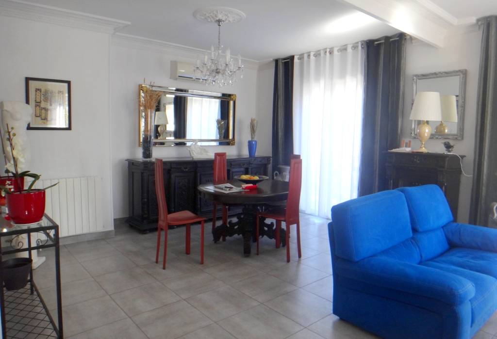Maison divisée en appartements à vendre à Toulon