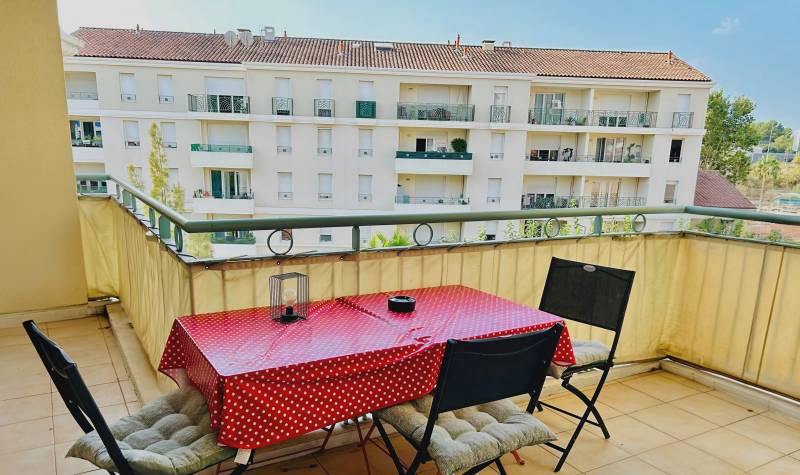 Appartement 3 pièces loué avec parking privatif à vendre en investissement locatif à Toulon, Quai Marmora