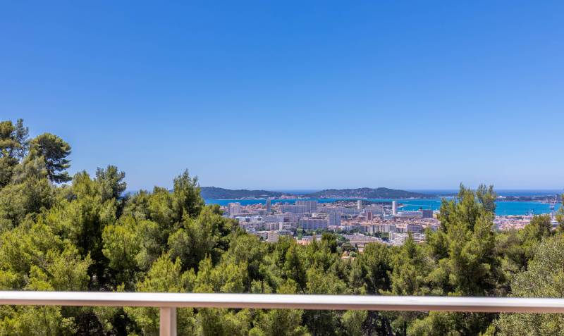 Appartement T4 avec terrasse et vue mer à vendre à Toulon, Haut Faron