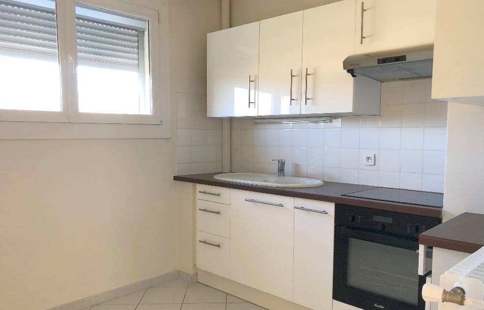 Appartement avec cave et parking privatif à vendre Chemin de Montzey