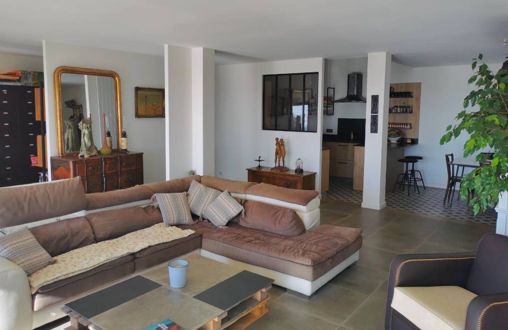 Appartement vendu avec un garage et un studio indépendant