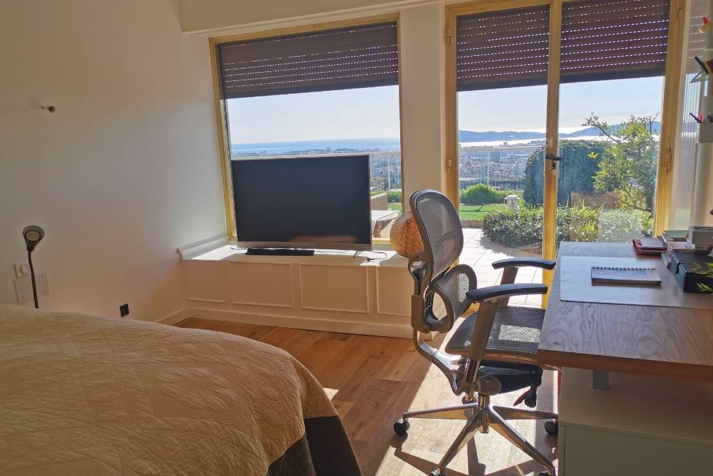 Chambre jouissant d'une vue mer de la Rade