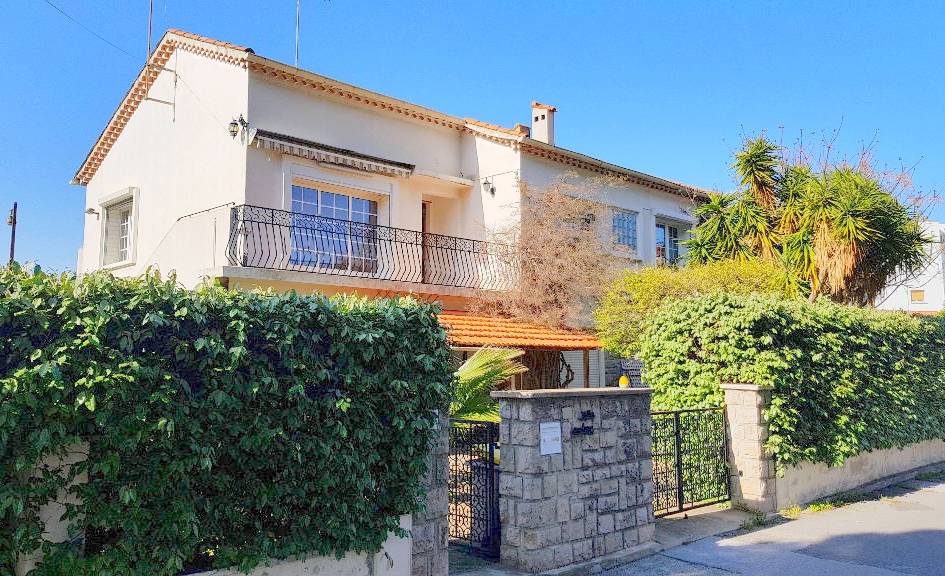 Maison 7 pièces à vendre à proximité de la gare de Hyères