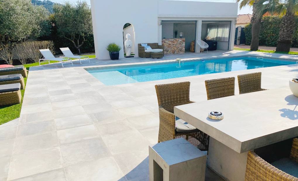Villa contemporaine construite en 2012 dans le village de La Crau
