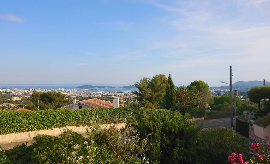 Maison indépendante de type T6 avec vue mer à vendre quartier Baou à Toulon