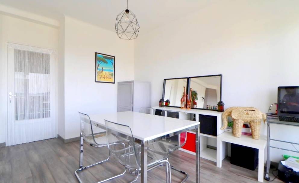 Appartement de 3 chambres à vendre à proximité du centre-ville