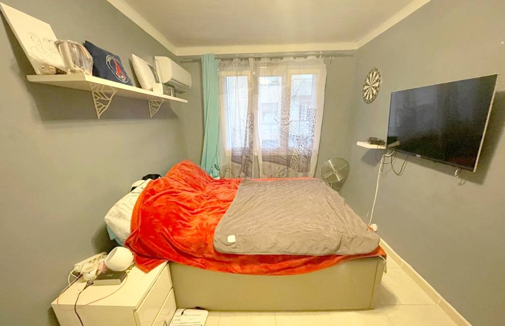 Une grande chambre spacieuse et climatisée pour ce logement T3 au Pont du Las