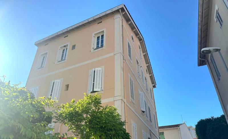 Appartement à vendre dans un immeuble bourgeois situé Passage Escalon à Toulon