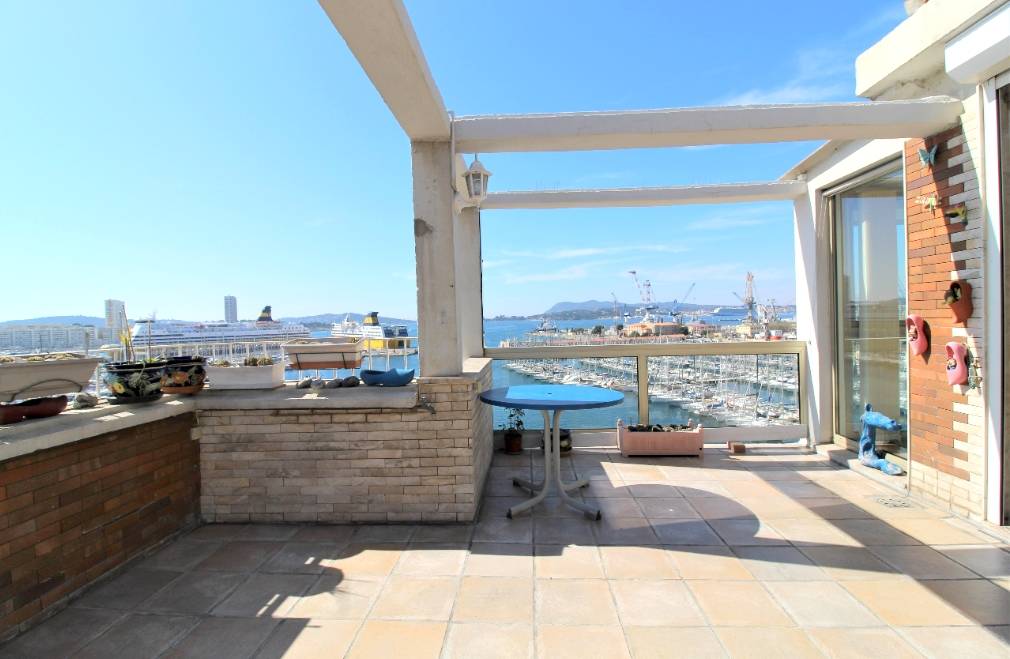 Appartement en dernier étage à vendre en viager sur le port de Toulon