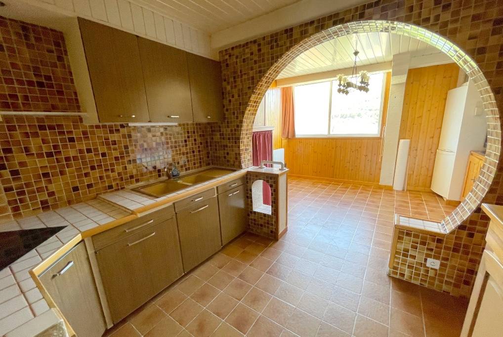 Appartement traversant à vendre à Toulon, quartier Valbertrand