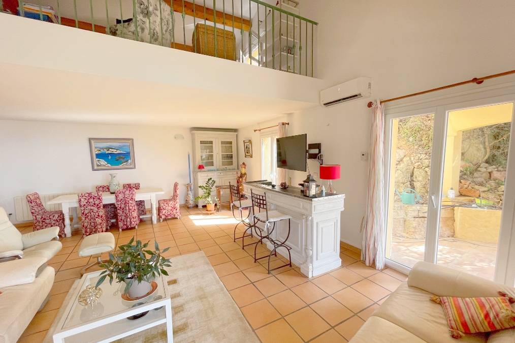 Maison avec jardin et garage double à vendre sur les hauteurs du quartier des Routes