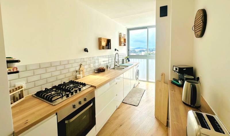 Appartement T3 en étage supérieur avec aperçu mer à vendre Rue Mathieu à Toulon