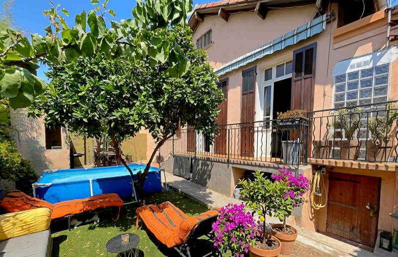 Pavillon des années 30 avec jardin à vendre par notre agence immobilière à Toulon dans le quartier Saint-Jean