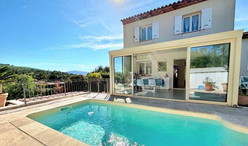 Maison individuelle familiale avec piscine à vendre dans un environnement verdoyant et naturel de Carnoules