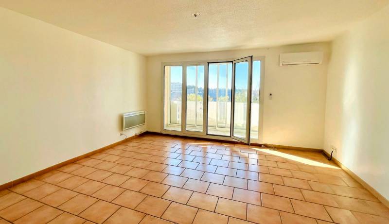 Appartement 3 pièces traversant à vendre Rue Henri Sainte Claire Deville à Toulon