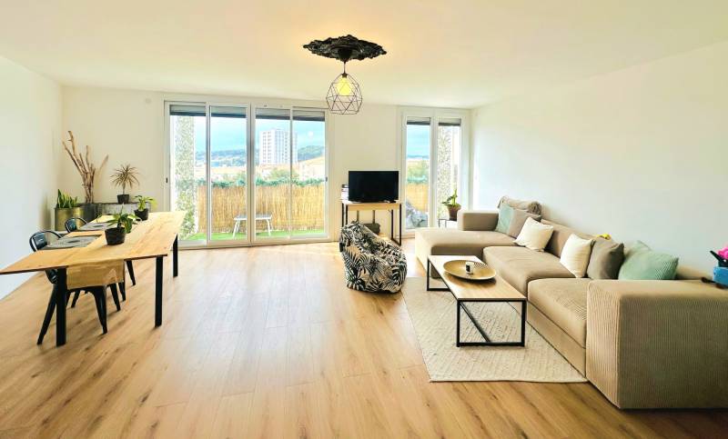 Appartement 3 pièces rénové avec balcon et parking en sous-sol à vendre à Toulon Bon Rencontre