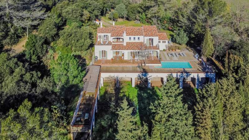 Propriété à vendre dans la dense nature du village de La Crau