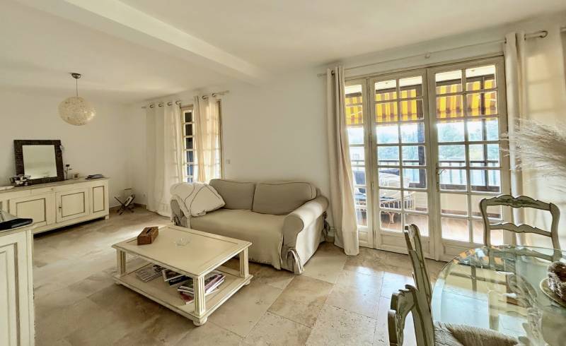 Appartement 4 pièces avec place de parking privative à vendre quartier la Serinette à Toulon