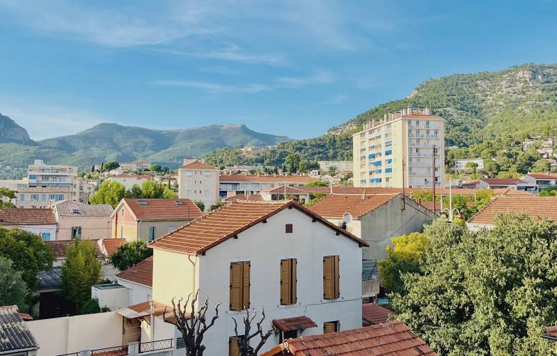 Appartement offrant la vue sur le Mont Faron est à vendre par notre agence immobilière à Toulon