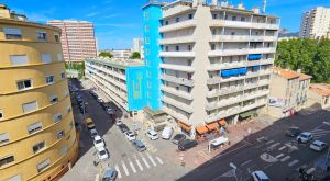Notre zone d'activité pour ce service A vendre appartement T3 traversant à rénover avec balcon, cave et garage privatif